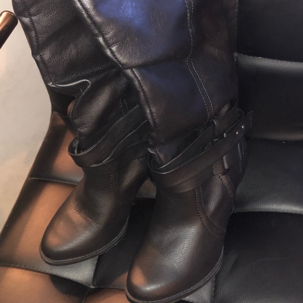 Boots - Picture 2 of 5
